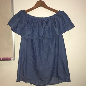 Strapless ruffled shirt perfect for summer!